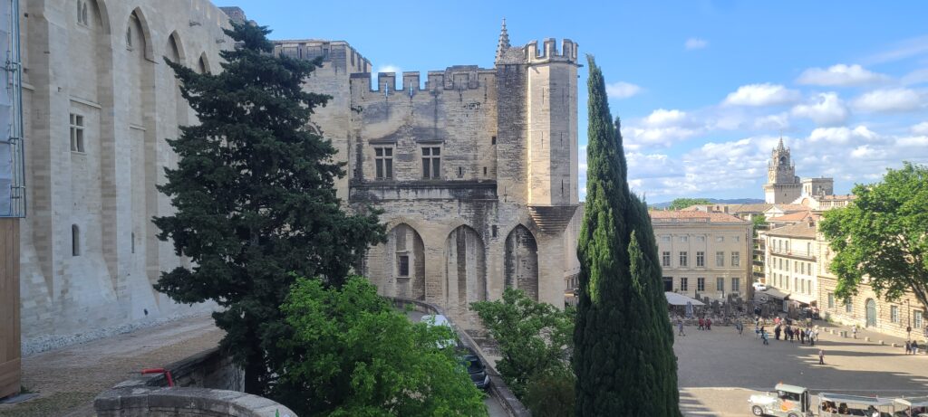 Avignon, francia. Viajar en autocaravana a Francia