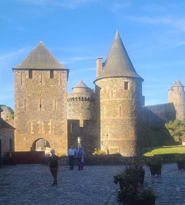 Castillo de fougeres, en la provenza francesa. Viajando en autocaravana