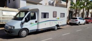 Autocaravana preparada para viajar al algarve, portugal